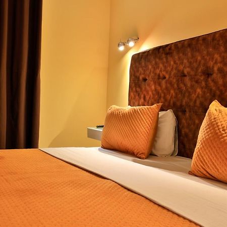 Roses Guest House Кумаси Экстерьер фото