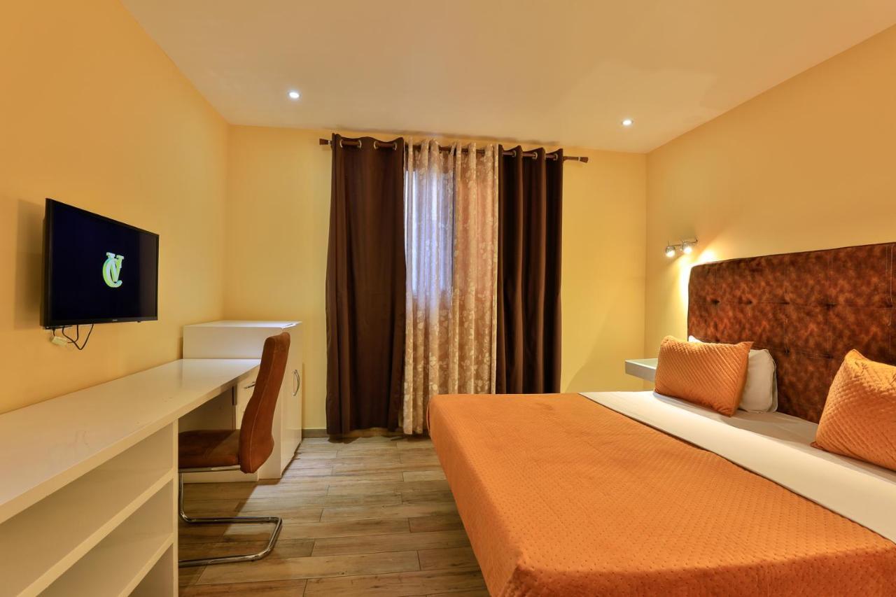 Roses Guest House Кумаси Экстерьер фото