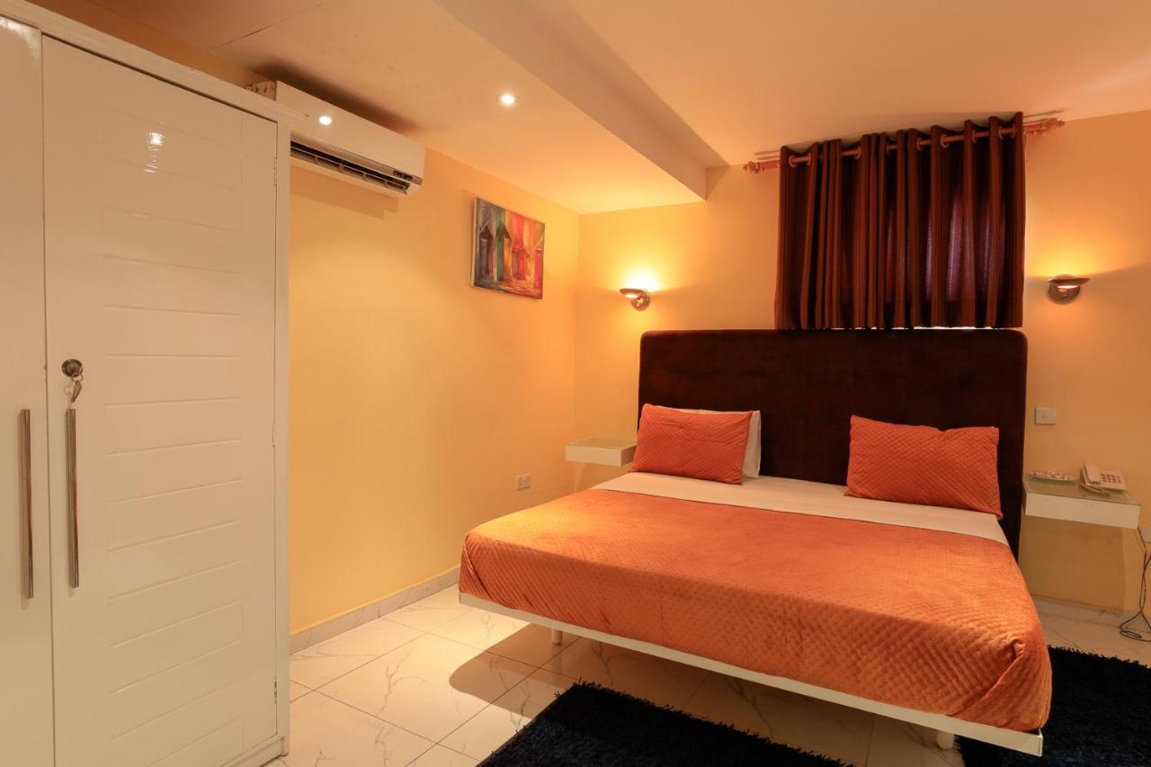 Roses Guest House Кумаси Экстерьер фото