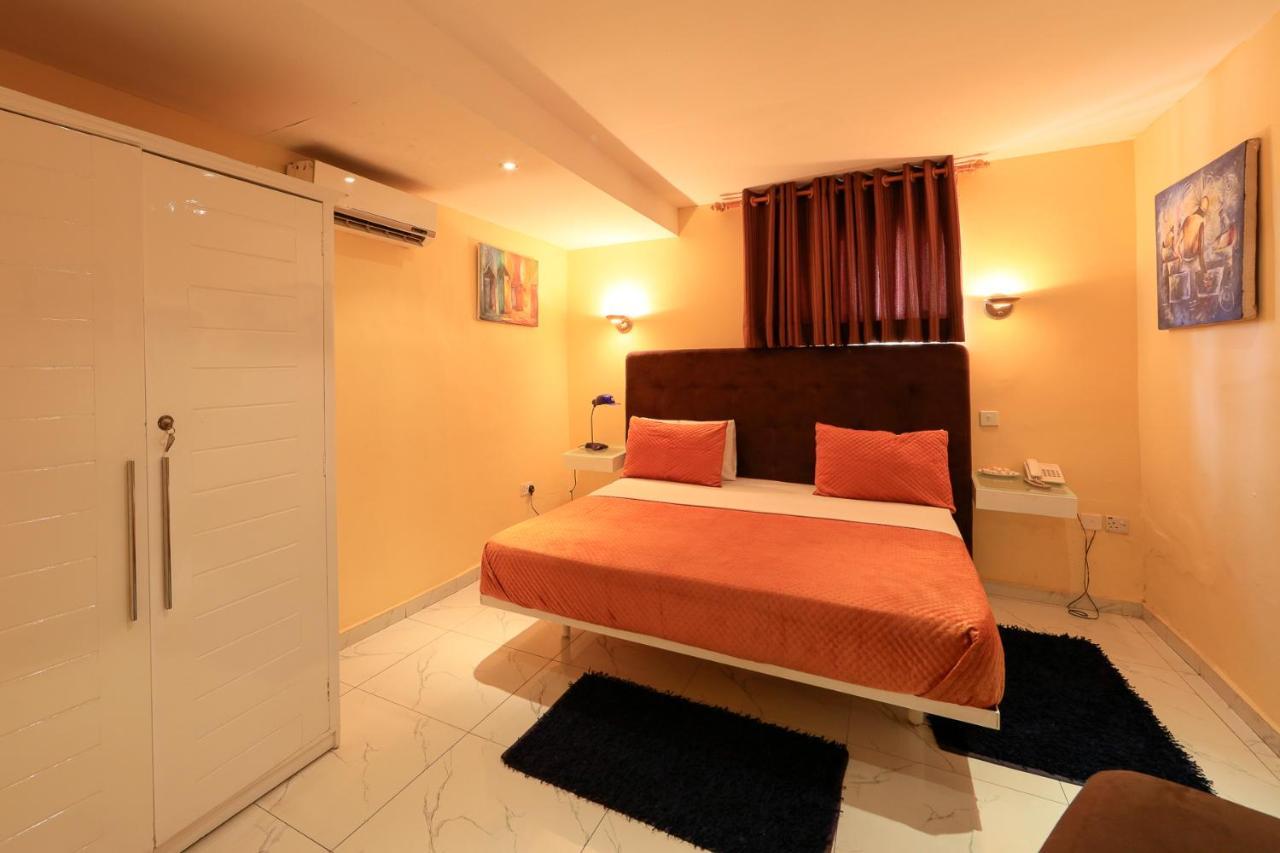 Roses Guest House Кумаси Экстерьер фото