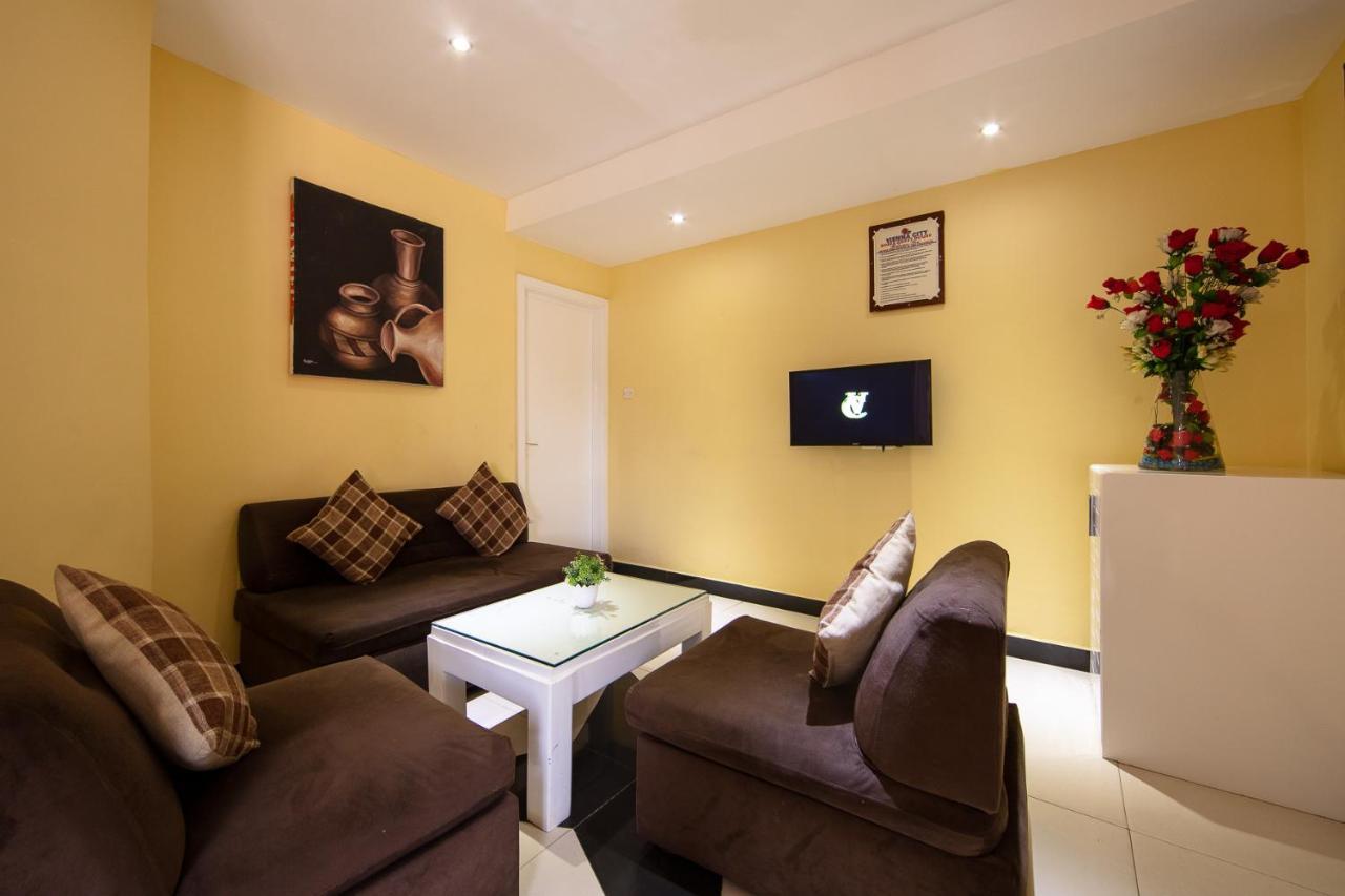 Roses Guest House Кумаси Экстерьер фото