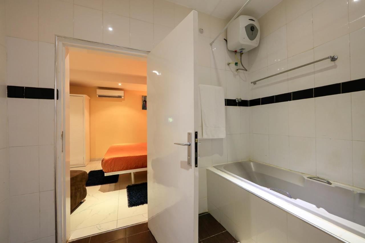 Roses Guest House Кумаси Экстерьер фото
