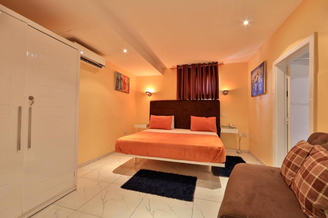 Roses Guest House Кумаси Экстерьер фото