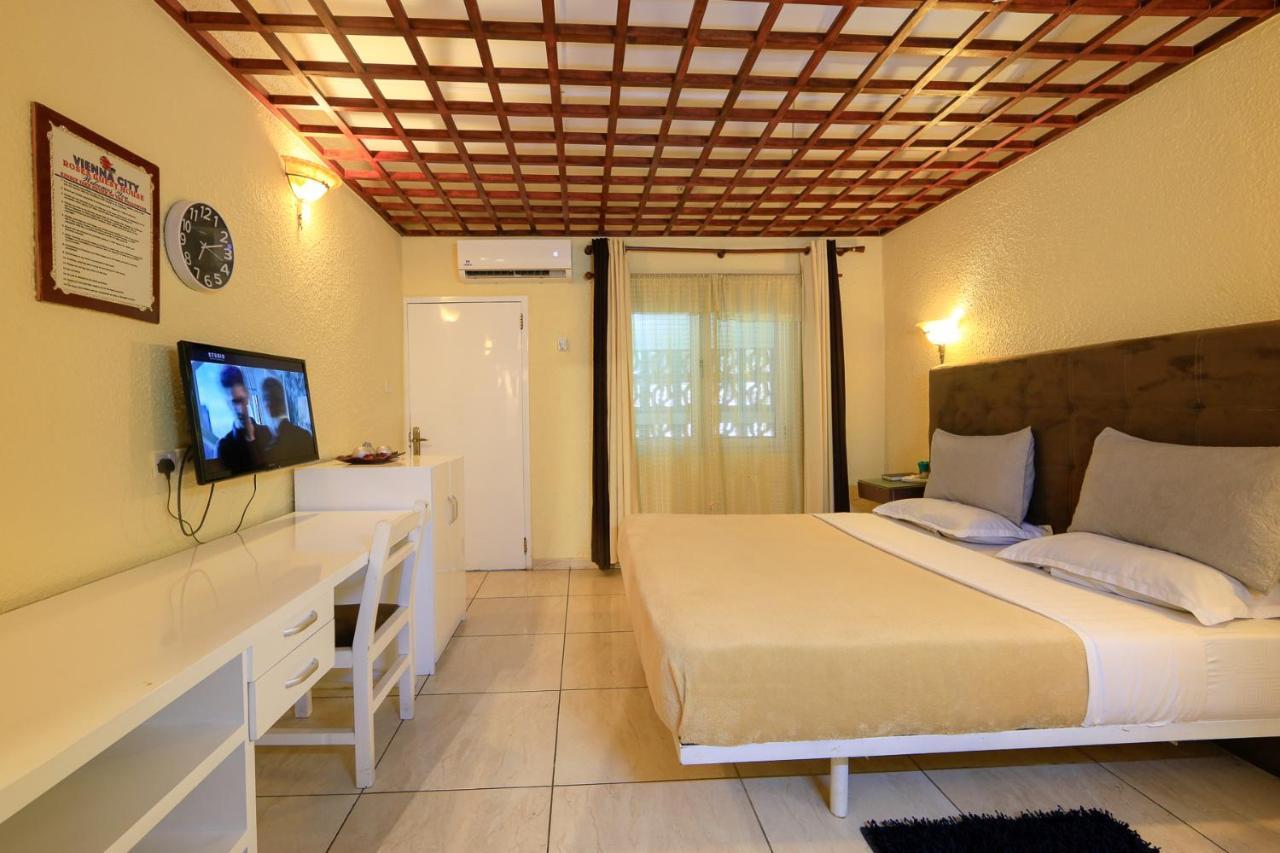 Roses Guest House Кумаси Экстерьер фото