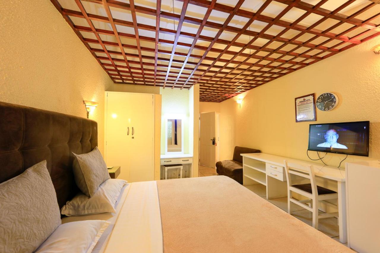 Roses Guest House Кумаси Экстерьер фото