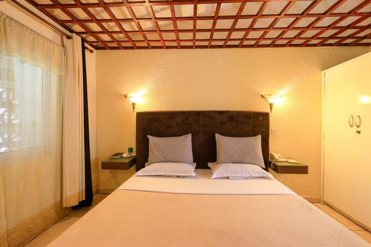 Roses Guest House Кумаси Экстерьер фото