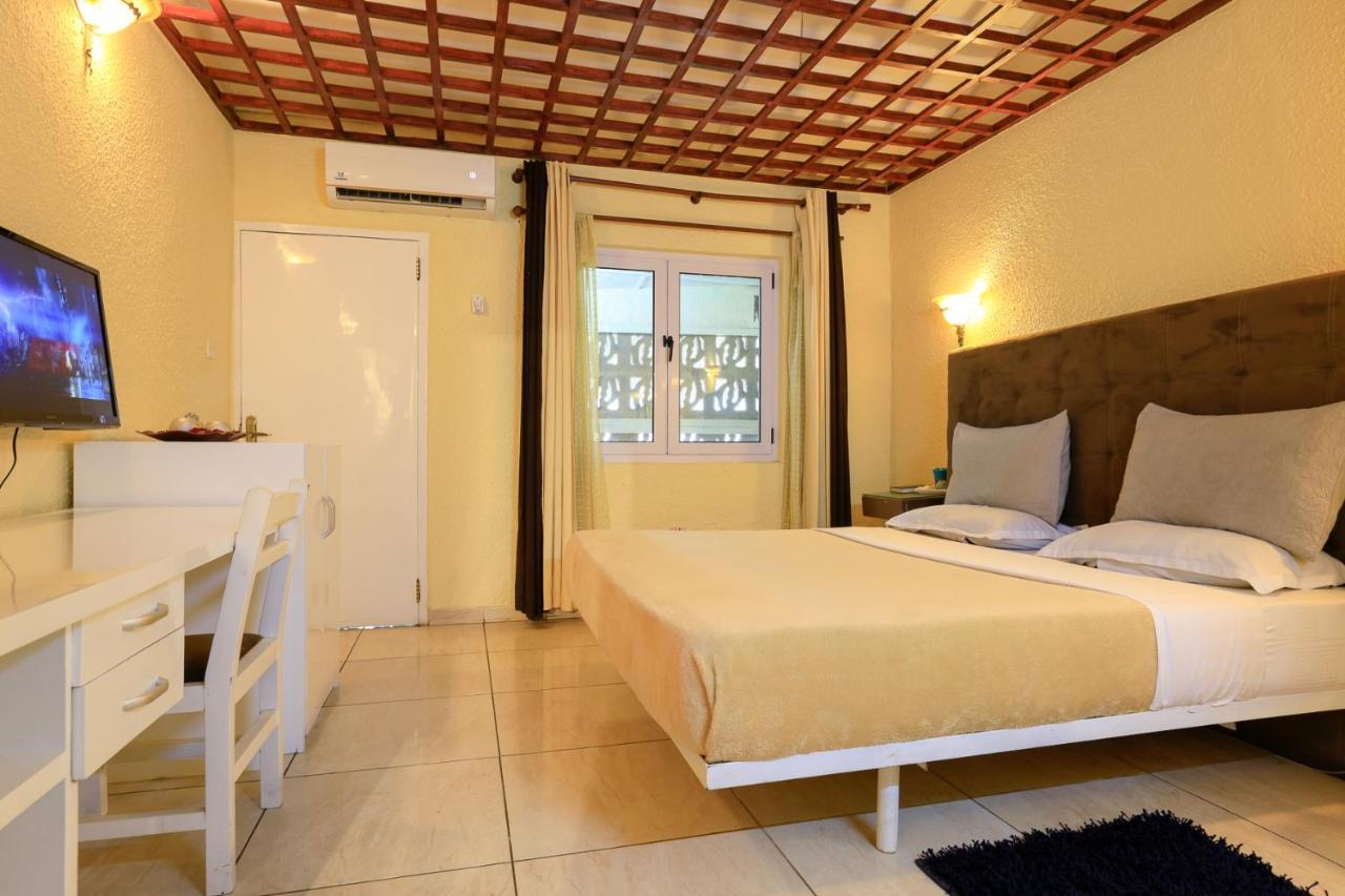 Roses Guest House Кумаси Экстерьер фото