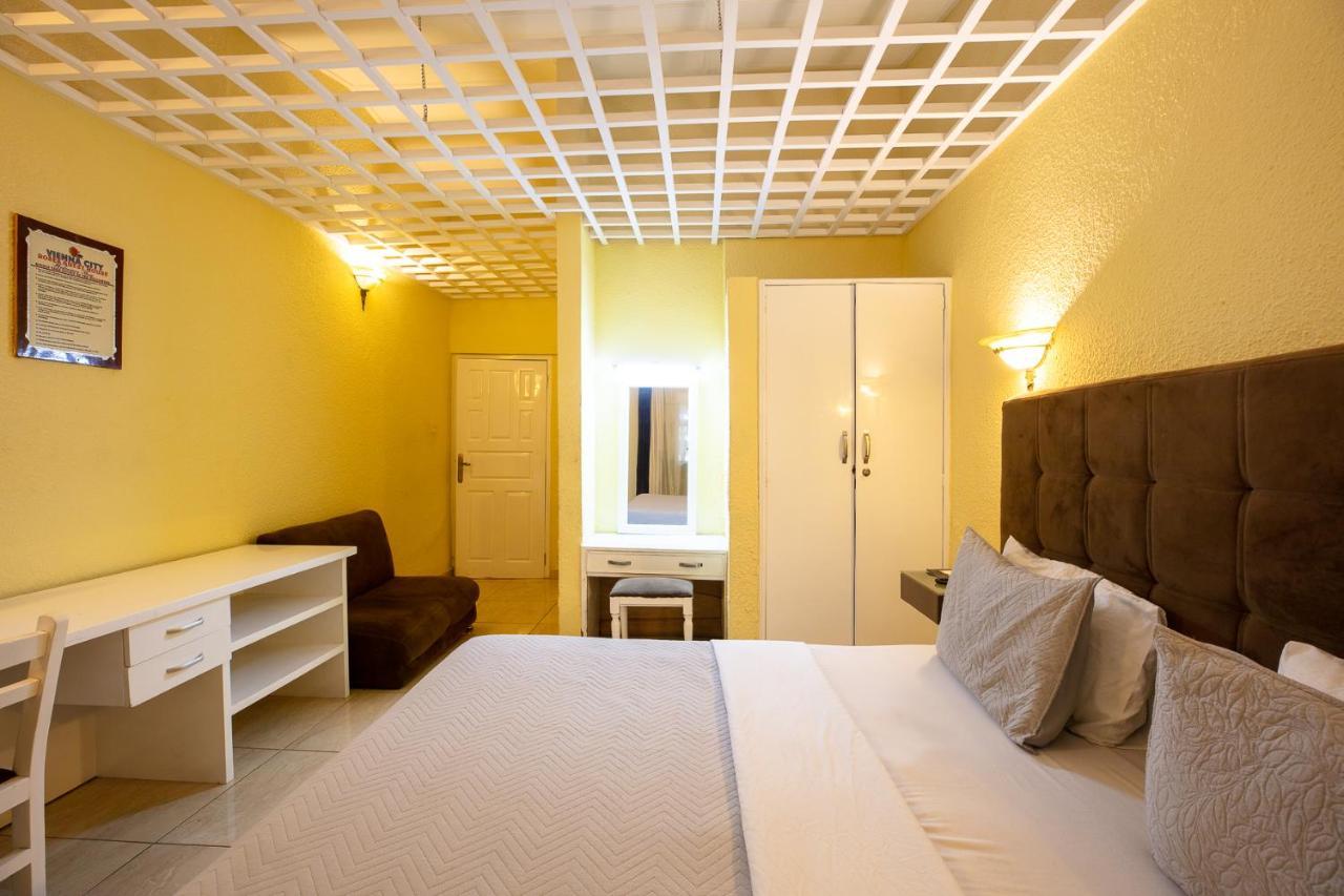 Roses Guest House Кумаси Экстерьер фото