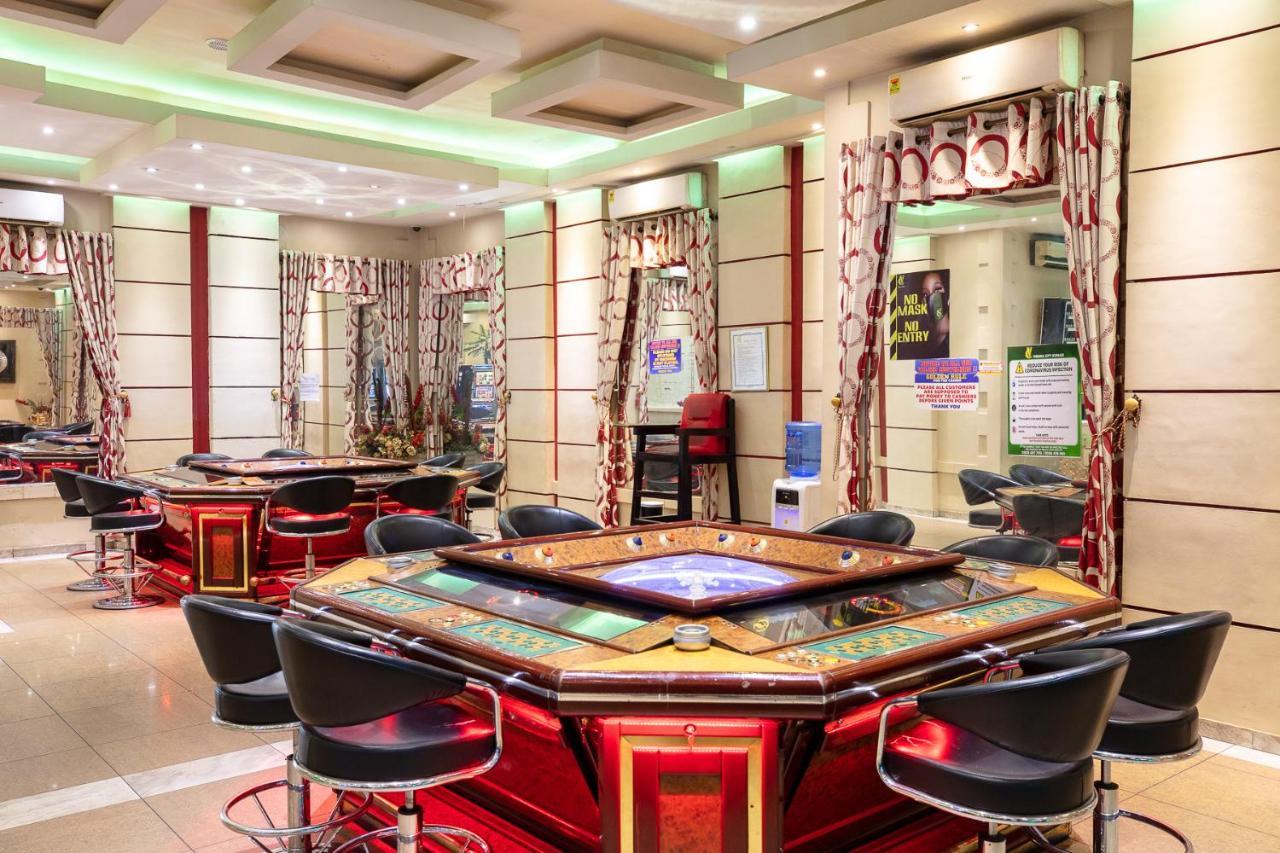 Roses Guest House Кумаси Экстерьер фото