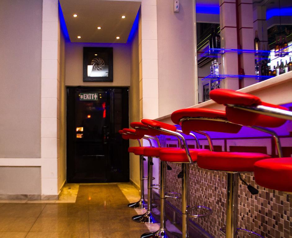Roses Guest House Кумаси Экстерьер фото
