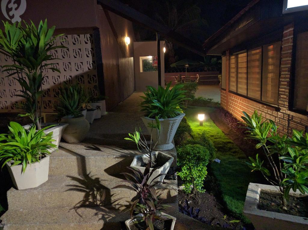 Roses Guest House Кумаси Экстерьер фото