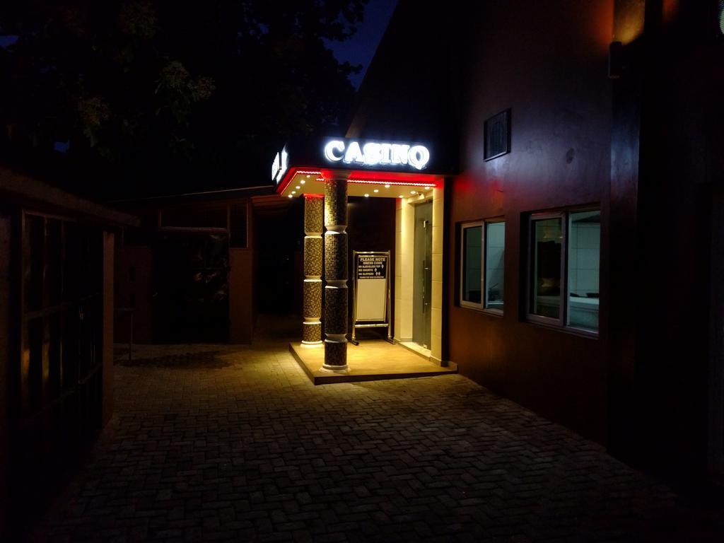 Roses Guest House Кумаси Экстерьер фото